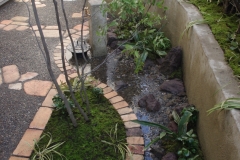 立水栓のある庭