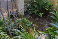 立水栓のある庭