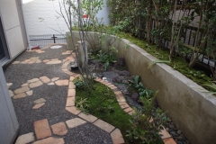 立水栓のある庭